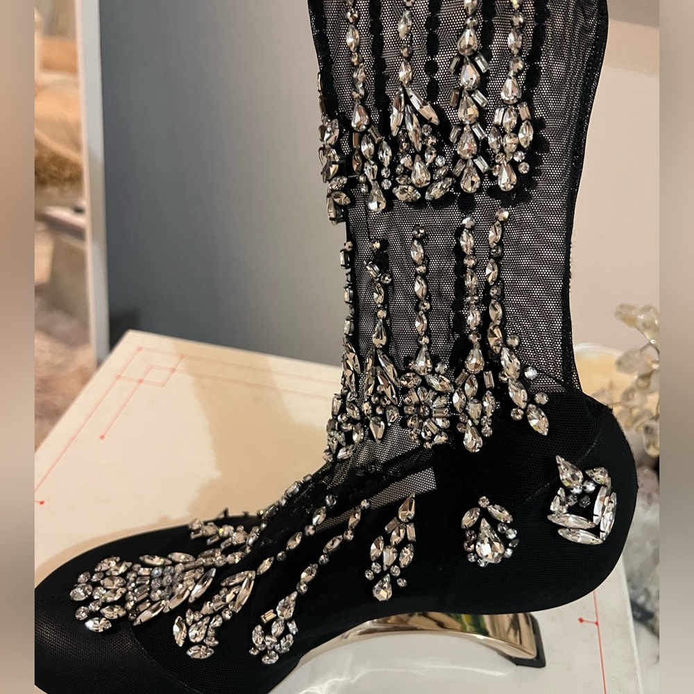 Alexander McQueen Embellished Mesh Sculptural-Heel Boots - Picture 7 of 14
